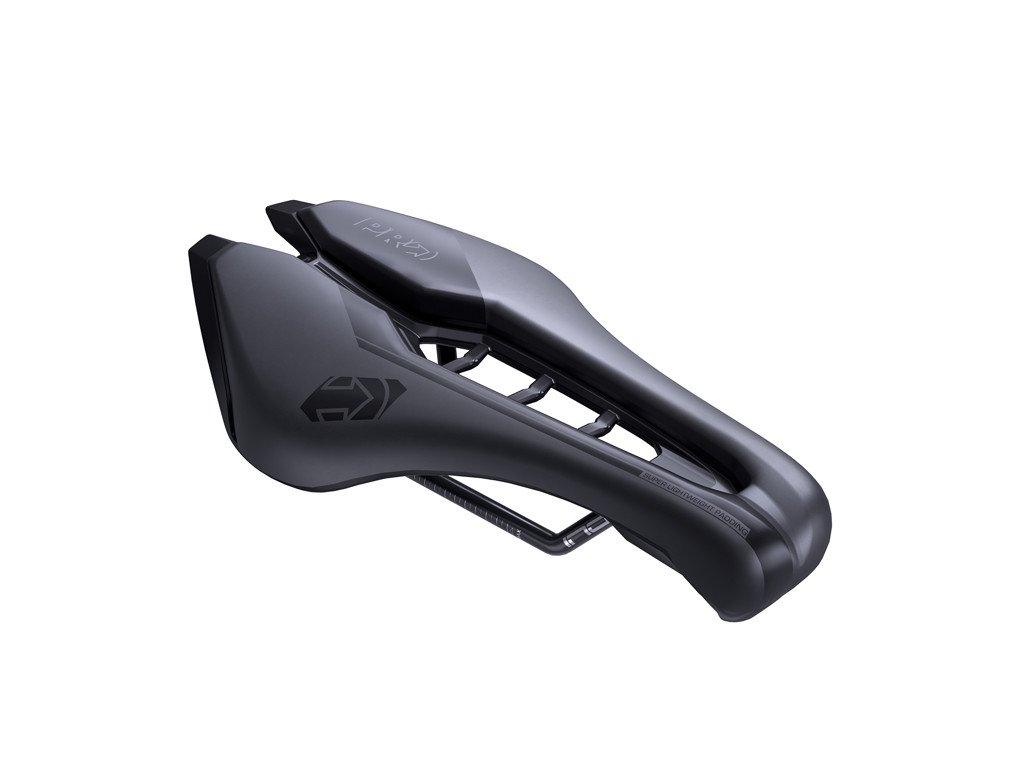 Pro Tsa     Sadel Med Anatomisk Pasform 132 Mm Bred Sort