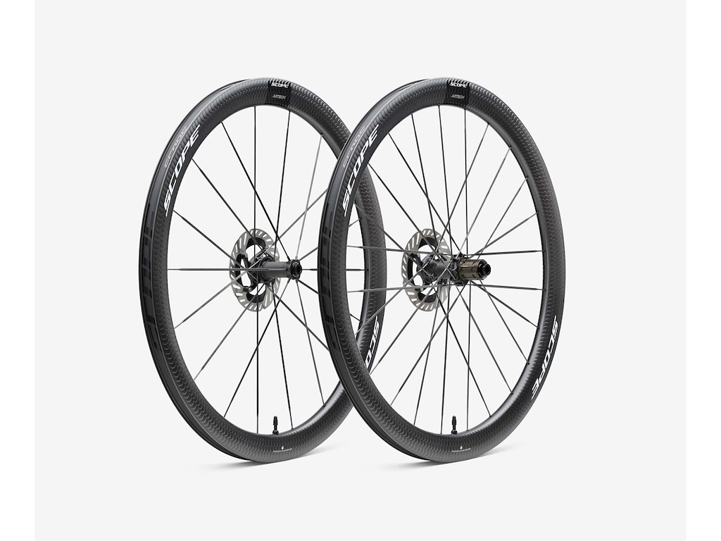Scope Artech     Disc Hjulsæt Carbon 700c 45mm Fælg Og Shimano Body White Decals 2025